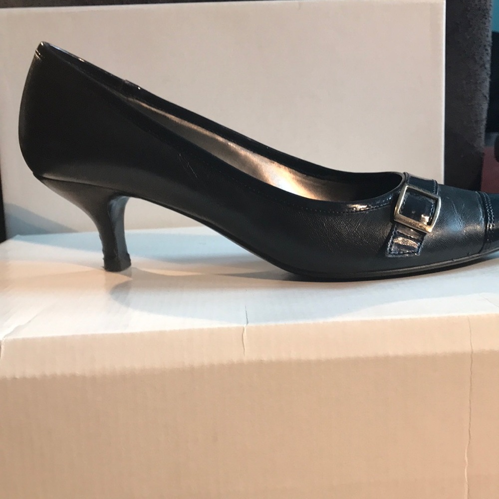 Heels - Picture 2 of 3